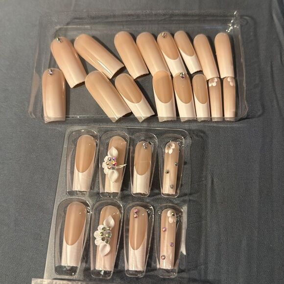 Elegant White and Pink Nail Art Set - Picture 12 of 12